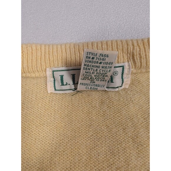 LL Bean Vintage Men's Lambswool Sweater Yellow V Neck Size Large Scotland - Picture 5 of 11